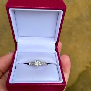 Round diamond ring with baguette diamonds on band